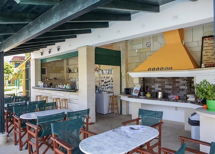 Ξενοδοχείο με διαμερίσματα Sandy And 4*