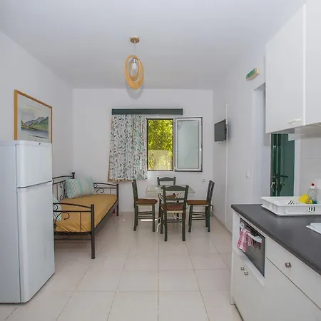 Hotel apartamentowy Sandy And Svoronata