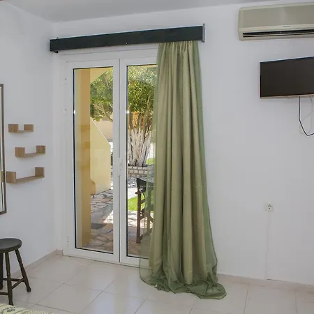 Sandy And Aparthotel Svoronata