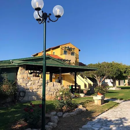 Sandy And Aparthotel