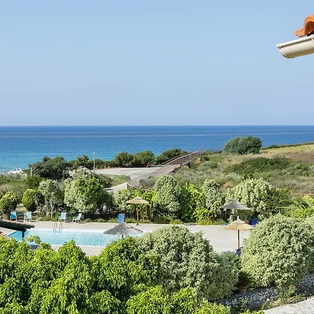 Sandy And 4* Svoronata