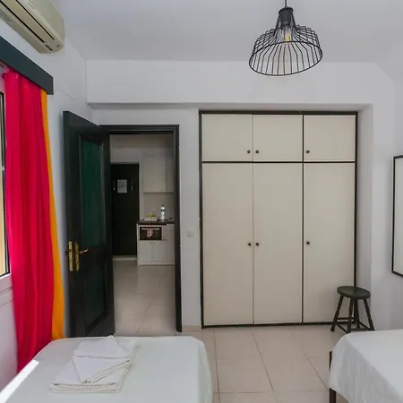 Sandy And Lägenhetshotell 4*