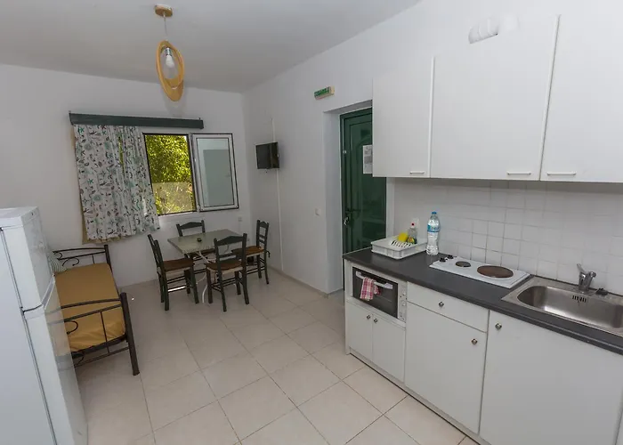 Sandy And 4* Svoronata