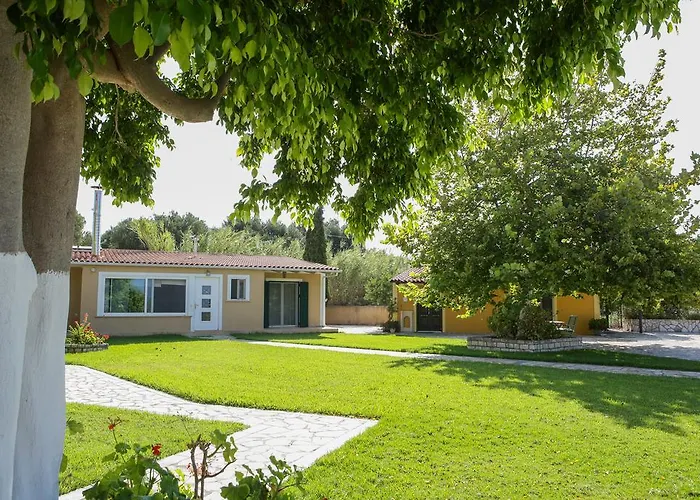 Sandy And 4* Svoronata