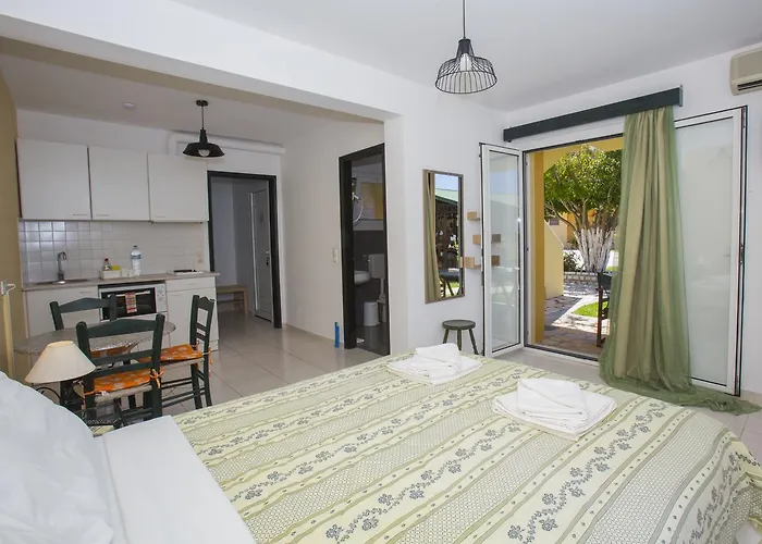 Sandy And Aparthotel