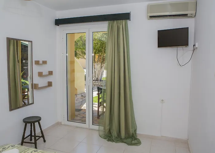 Sandy And Aparthotel Svoronata